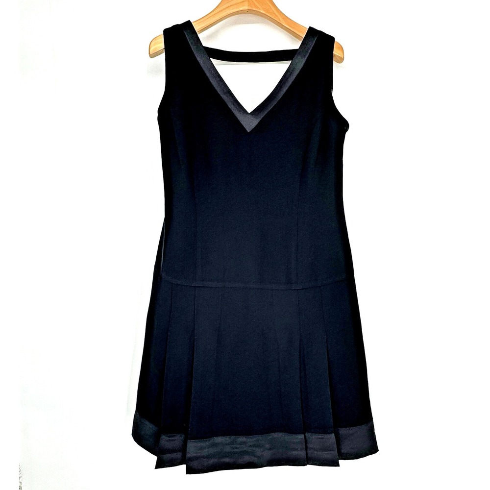 AMANDA SMITH Petite Black Dress Size 8P V-Neck Pleated Formal Elegant Date Night